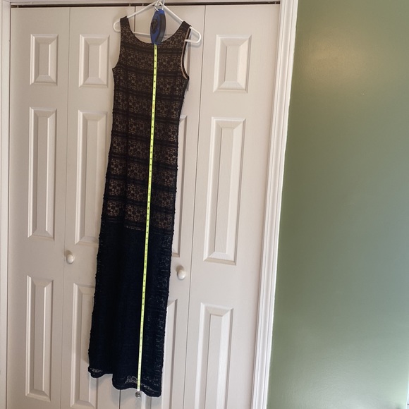 Black lace dress - Picture 4 of 5